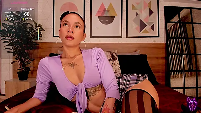 Snapshot of LunaRuso chatting on October 24, 8:05 pm LunaRuso online show from October 24, 8:05 pm