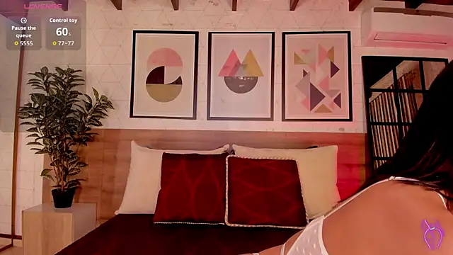 Snapshot of LunaRuso chatting on November 24, 7:57 pm LunaRuso online show from November 24, 7:57 pm