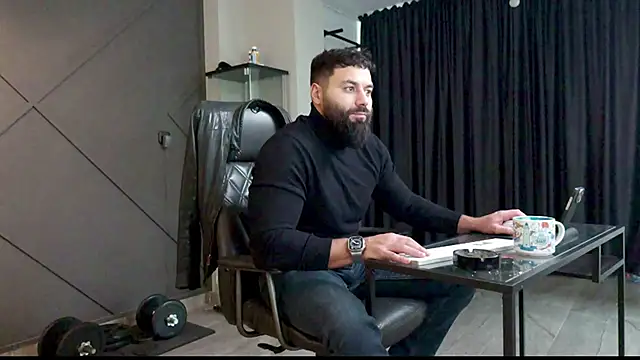 Snapshot of mattmasterss chatting on December 22, 12:38 pm mattmasterss online show from December 22, 12:38 pm