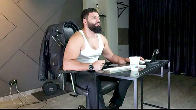 Snapshot of mattmasterss chatting on January 2, 4:30 am mattmasterss online show from January 2, 4:30 am