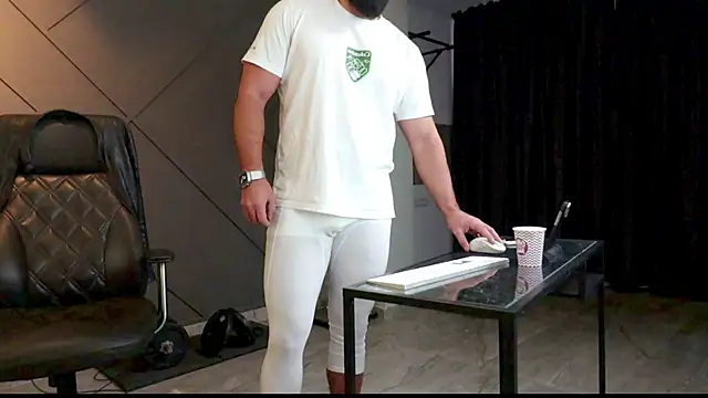 Snapshot of mattmasterss chatting on January 3, 6:11 am mattmasterss online show from January 3, 6:11 am