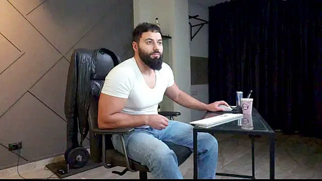 Snapshot of mattmasterss chatting on January 4, 8:16 pm mattmasterss online show from January 4, 8:16 pm