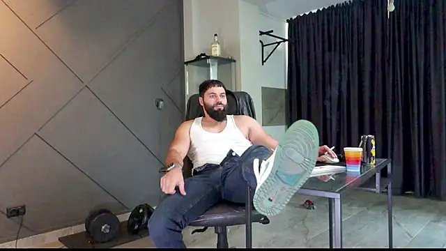 Snapshot of mattmasterss chatting on January 6, 7:20 am mattmasterss online show from January 6, 7:20 am