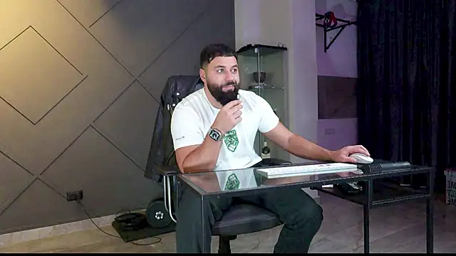 Snapshot of mattmasterss chatting on January 13, 7:53 pm mattmasterss online show from January 13, 7:53 pm