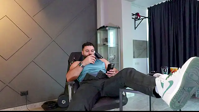 Snapshot of mattmasterss chatting on January 14, 9:45 am mattmasterss online show from January 14, 9:45 am