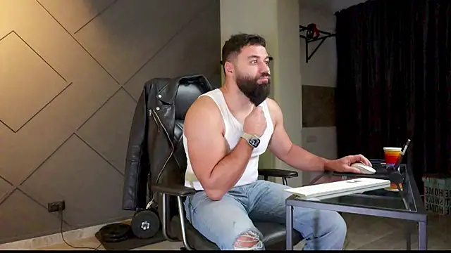 Snapshot of mattmasterss chatting on January 15, 4:47 am mattmasterss online show from January 15, 4:47 am