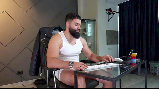 Snapshot of mattmasterss chatting on January 15, 7:48 am mattmasterss online show from January 15, 7:48 am