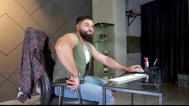 Snapshot of mattmasterss chatting on January 17, 2:08 am mattmasterss online show from January 17, 2:08 am