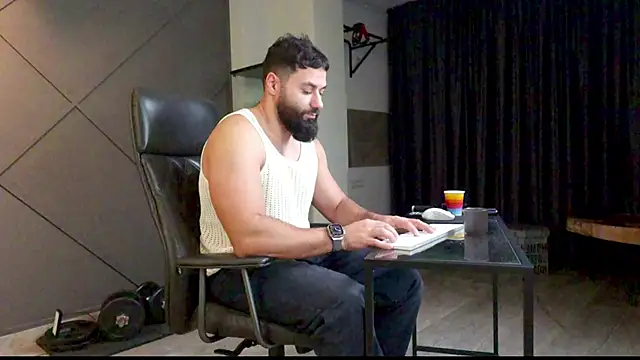 Snapshot of mattmasterss chatting on January 19, 4:12 am mattmasterss online show from January 19, 4:12 am