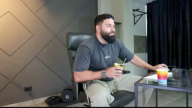 Snapshot of mattmasterss chatting on January 21, 7:15 am mattmasterss online show from January 21, 7:15 am