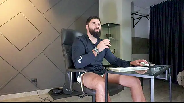 Snapshot of mattmasterss chatting on January 27, 5:48 pm mattmasterss online show from January 27, 5:48 pm