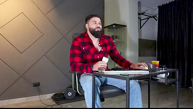 Snapshot of mattmasterss chatting on February 9, 5:08 am mattmasterss online show from February 9, 5:08 am