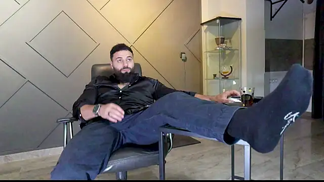 Snapshot of mattmasterss chatting on February 19, 1:51 am mattmasterss online show from February 19, 1:51 am