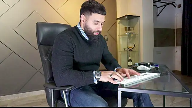 Snapshot of mattmasterss chatting on February 22, 12:49 am mattmasterss online show from February 22, 12:49 am