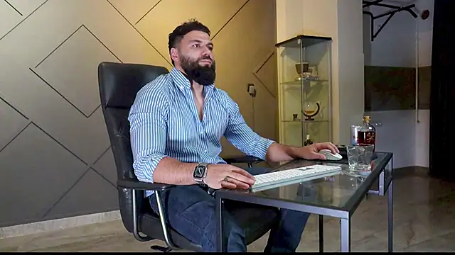 Snapshot of mattmasterss chatting on February 22, 11:35 pm mattmasterss online show from February 22, 11:35 pm