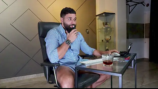 Snapshot of mattmasterss chatting on February 23, 2:40 am mattmasterss online show from February 23, 2:40 am