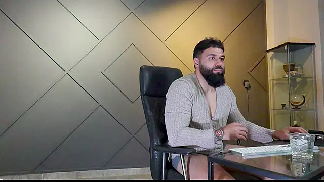 Snapshot of mattmasterss chatting on February 25, 5:08 am mattmasterss online show from February 25, 5:08 am