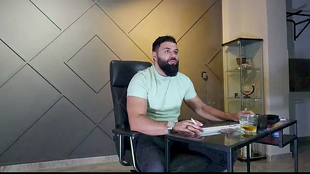 Snapshot of mattmasterss chatting on February 26, 5:42 am mattmasterss online show from February 26, 5:42 am