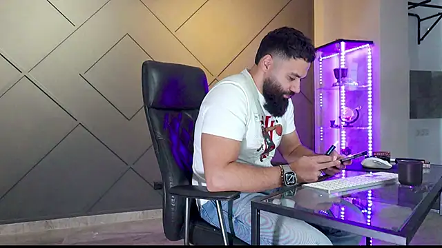 Snapshot of mattmasterss chatting on March 1, 8:23 am mattmasterss online show from March 1, 8:23 am