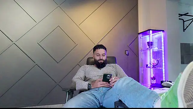 Snapshot of mattmasterss chatting on March 1, 11:28 am mattmasterss online show from March 1, 11:28 am