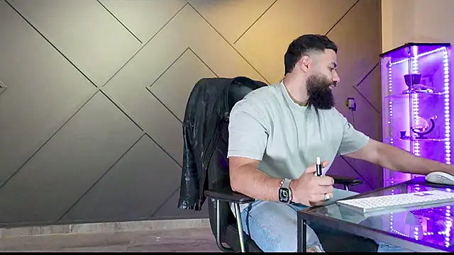 Snapshot of mattmasterss chatting on March 2, 12:31 am mattmasterss online show from March 2, 12:31 am