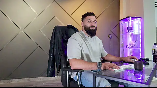 Snapshot of mattmasterss chatting on March 2, 10:45 am mattmasterss online show from March 2, 10:45 am