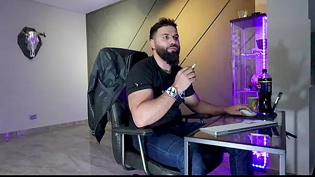 Snapshot of mattmasterss chatting on March 9, 5:49 pm mattmasterss online show from March 9, 5:49 pm