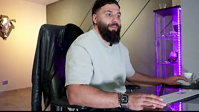 Snapshot of mattmasterss chatting on March 21, 8:50 pm mattmasterss online show from March 21, 8:50 pm