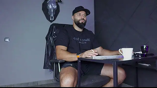 Snapshot of mattmasterss chatting on September 13, 8:19 pm mattmasterss online show from September 13, 8:19 pm