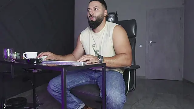 Snapshot of mattmasterss chatting on October 1, 7:09 pm mattmasterss online show from October 1, 7:09 pm