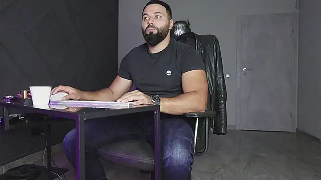 Snapshot of mattmasterss chatting on October 4, 5:33 pm mattmasterss online show from October 4, 5:33 pm