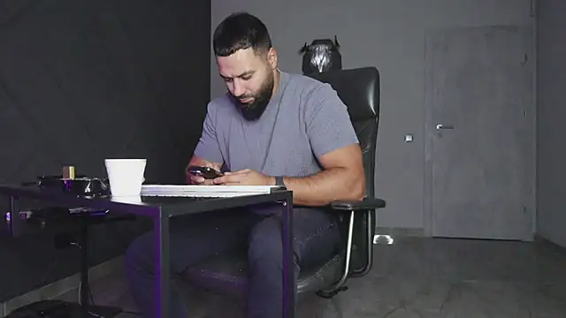 Snapshot of mattmasterss chatting on October 5, 8:07 pm mattmasterss online show from October 5, 8:07 pm