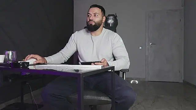 Snapshot of mattmasterss chatting on October 9, 12:52 am mattmasterss online show from October 9, 12:52 am