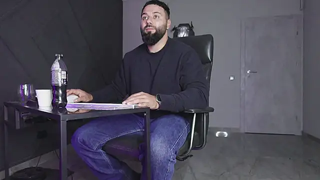 Snapshot of mattmasterss chatting on October 19, 7:25 pm mattmasterss online show from October 19, 7:25 pm