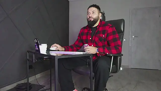 Snapshot of mattmasterss chatting on November 4, 2:10 am mattmasterss online show from November 4, 2:10 am