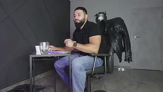 Snapshot of mattmasterss chatting on November 6, 3:29 am mattmasterss online show from November 6, 3:29 am