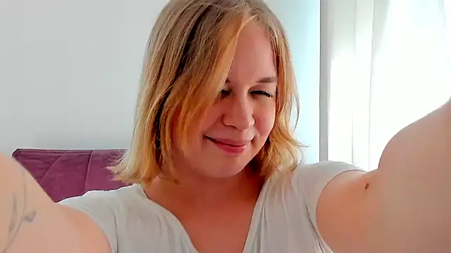 Snapshot of AlicePopsy chatting on July 10, 2:30 pm AlicePopsy online show from July 10, 2:30 pm