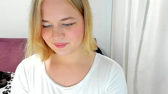Snapshot of AlicePopsy chatting on July 15, 4:34 pm AlicePopsy online show from July 15, 4:34 pm
