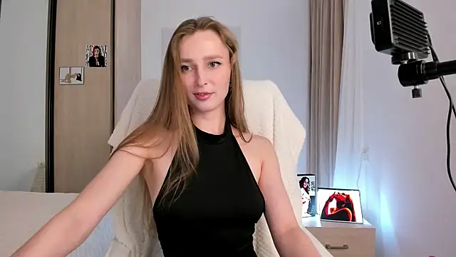 CharlotteWells online show from November 10, 2:05 pm