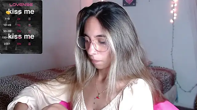 Snapshot of MitchWilson1 chatting on October 1, 10:27 pm MitchWilson1 online show from October 1, 10:27 pm