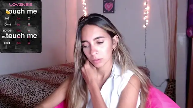 Snapshot of MitchWilson1 chatting on October 17, 10:23 pm MitchWilson1 online show from October 17, 10:23 pm