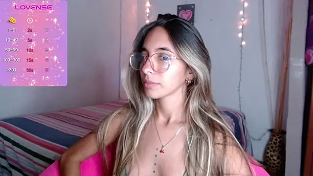 Snapshot of MitchWilson1 chatting on November 11, 10:43 pm MitchWilson1 online show from November 11, 10:43 pm