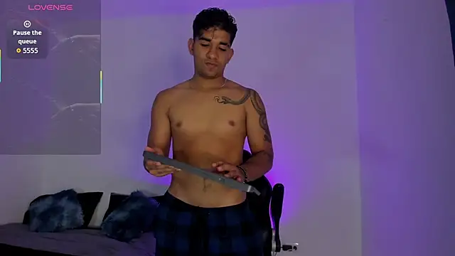 valentino santoss online show from February 13, 6:37 pm