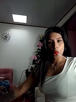 Snapshot of _elektrah chatting on December 18, 8:15 pm elektrah online show from December 18, 8:15 pm