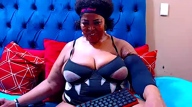 Snapshot of ebonycandy10 chatting on March 17, 7:35 am ebonycandy10 online show from March 17, 7:35 am