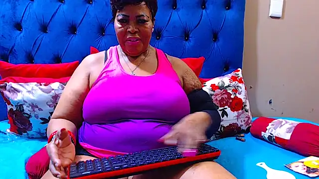 Snapshot of ebonycandy10 chatting on September 9, 3:39 am ebonycandy10 online show from September 9, 3:39 am