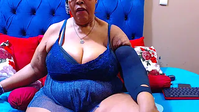 Snapshot of ebonycandy10 chatting on September 15, 5:51 am ebonycandy10 online show from September 15, 5:51 am