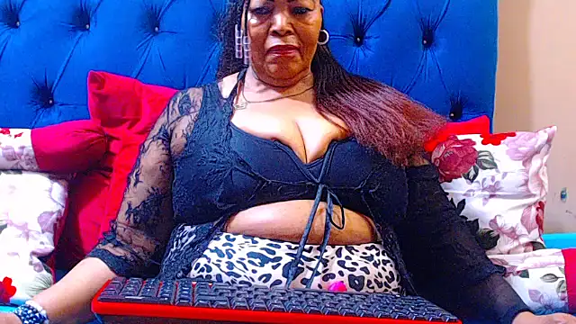 Snapshot of ebonycandy10 chatting on October 1, 6:19 am ebonycandy10 online show from October 1, 6:19 am