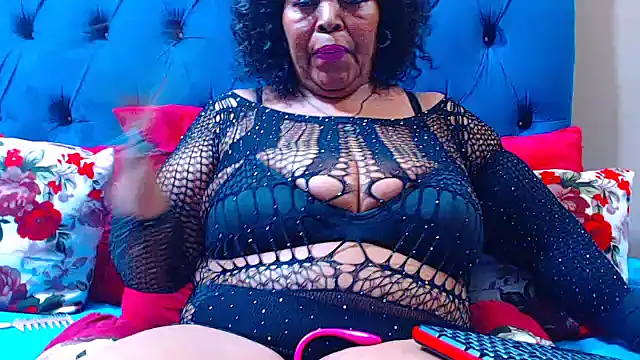 Snapshot of ebonycandy10 chatting on October 15, 6:19 pm ebonycandy10 online show from October 15, 6:19 pm