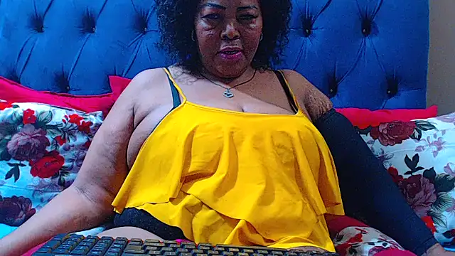 Snapshot of ebonycandy10 chatting on October 16, 6:42 pm ebonycandy10 online show from October 16, 6:42 pm